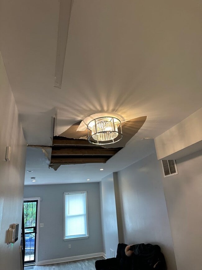 Foto del edificio - Beautifully Renovated Three Bedroom Home for Rent! Central Air! Rear Deck! Available Now!