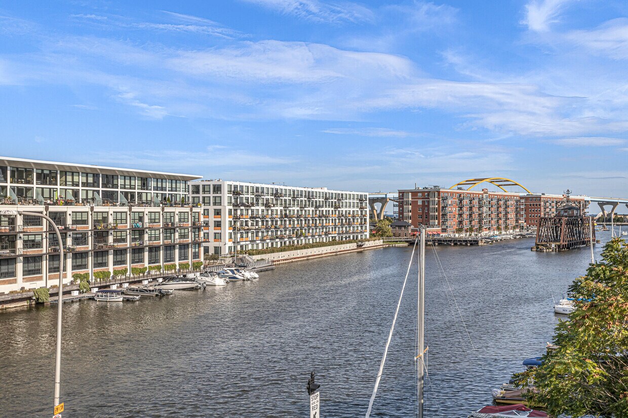 Foto principal - 210 S Water St
