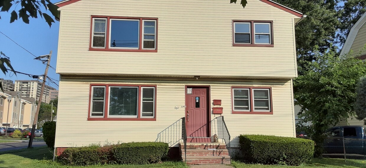 4 bed 1 bath - 361 1st St