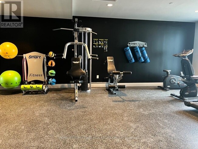 Building Photo - 95 Dundas St W