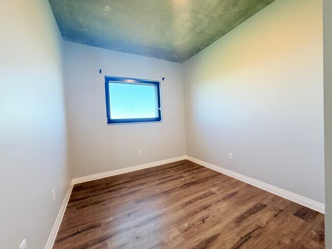 Photo du bâtiment - Modern 1-Bedroom 1 Bath unit at Meadowbrook Place