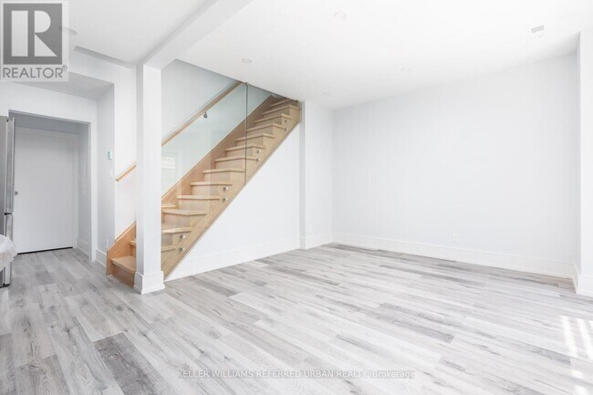 Photo du bâtiment - 1588 King St W