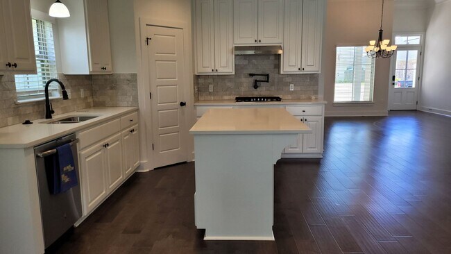 Foto del edificio - Beautiful 3 bedroom in Baton Rouge with bonus room!!