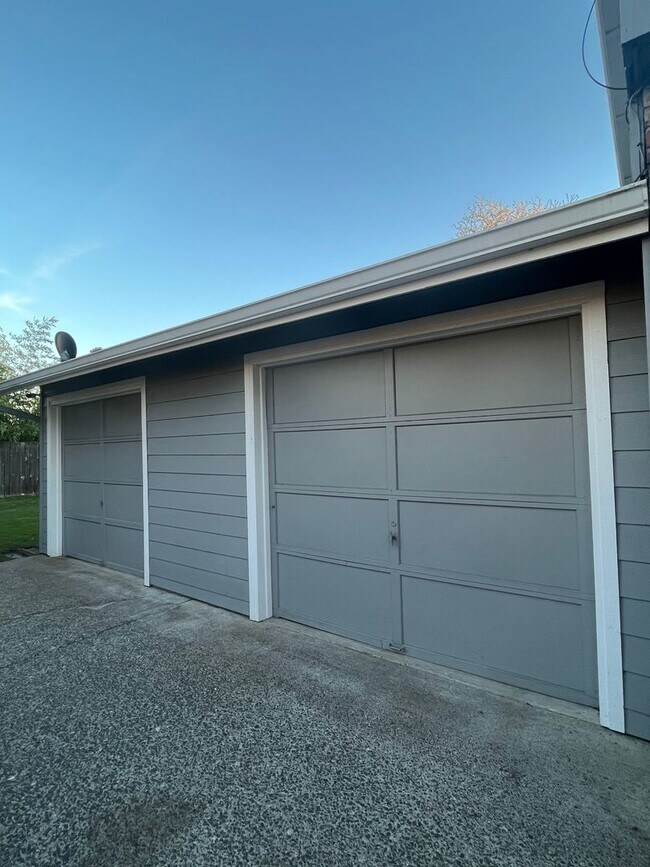 Building Photo - Heigh 710-712