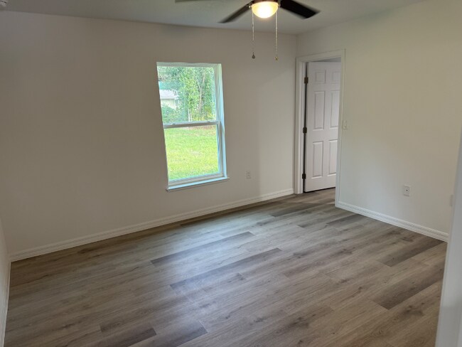 Foto del edificio - 20661 SW Marine Blvd