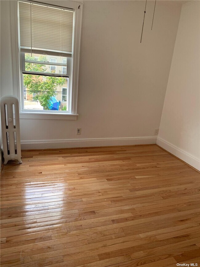 Foto del edificio - 7018-7066 66th Pl