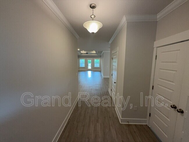 Building Photo - 7016 Whitetail Run Dr