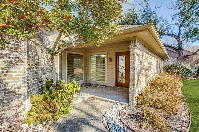 Foto del edificio - 7451 Malabar Ln