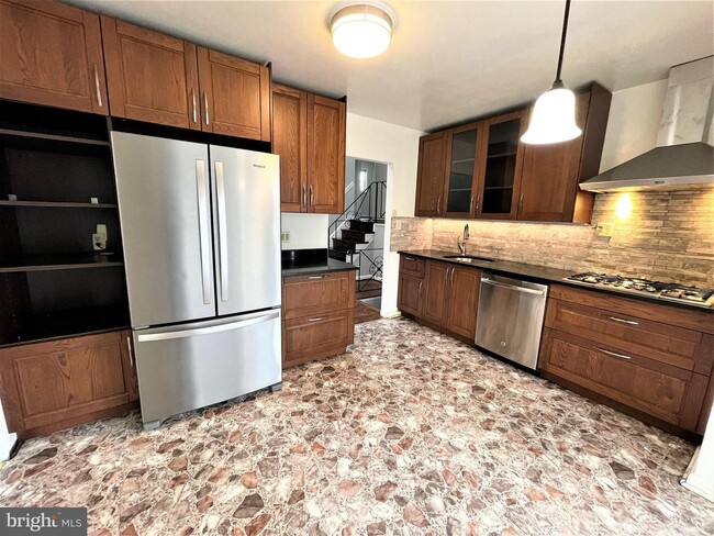 Building Photo - 5808 Flaxton Pl