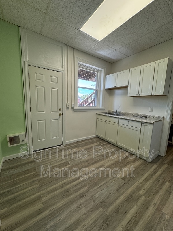 Building Photo - 101-105 E Washington St