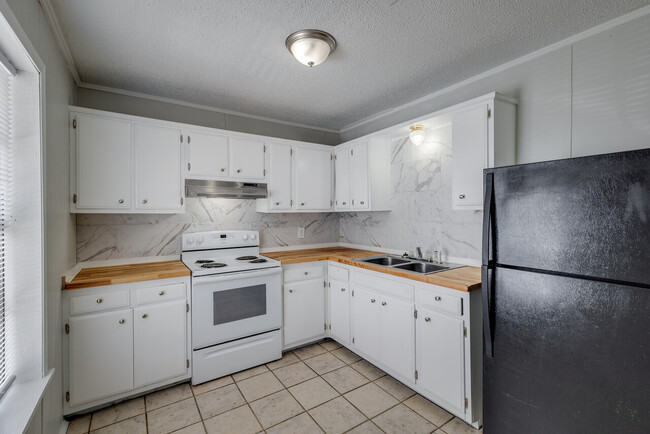 Building Photo - Savoy apartments
