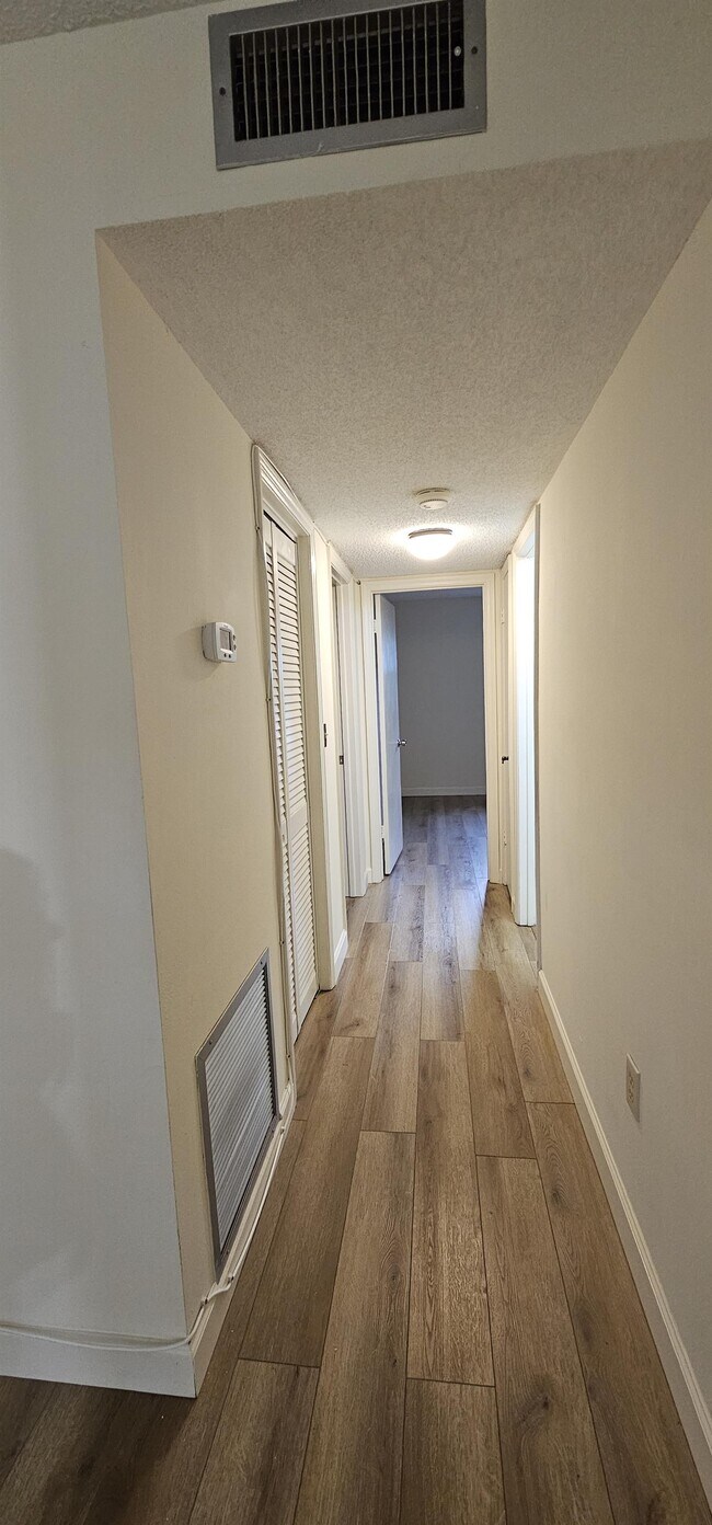 Foto del edificio - 1712 Belleair Forest Dr