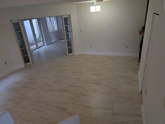 Building Photo - 9851 SW 117th Ct