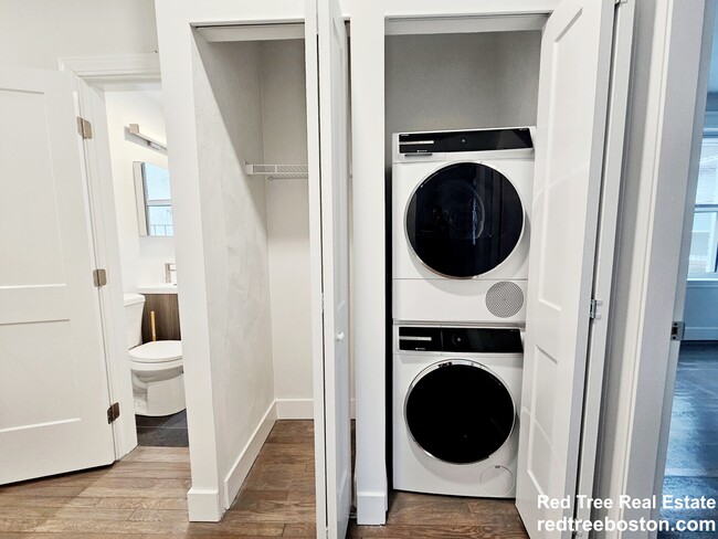 Building Photo - 111 Park Dr