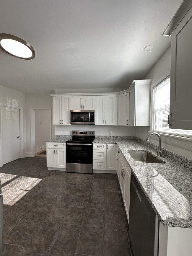 Newly renovated luxury kitchen with all Brand new appliances - 12 Tiffany St