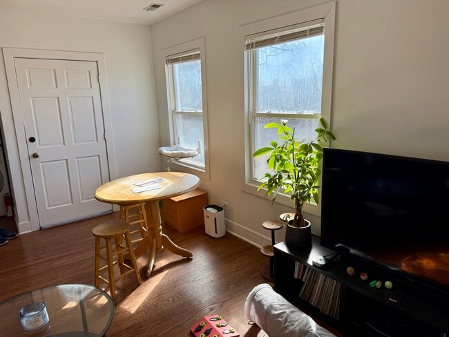 Foto del edificio - 4954 W Cullom Ave