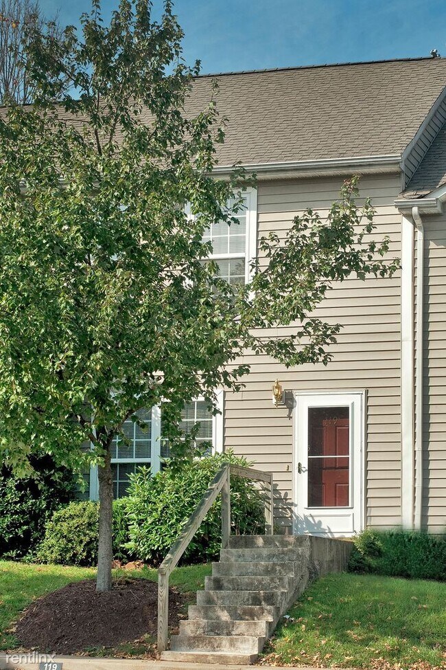 Building Photo - 3 br, 1.5 bath House - 119 Waterbury Court