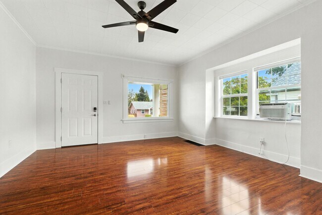 Foto del edificio - Charming Updated Home with Loft & Secure A...