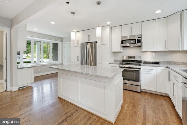 Foto del edificio - 6811 Lemon Rd