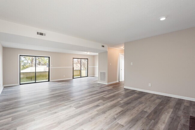 Building Photo - 8701 Olde Colony Trail