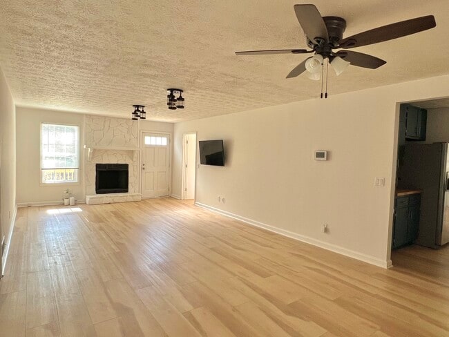 Building Photo - 2502 Wildrose Cir