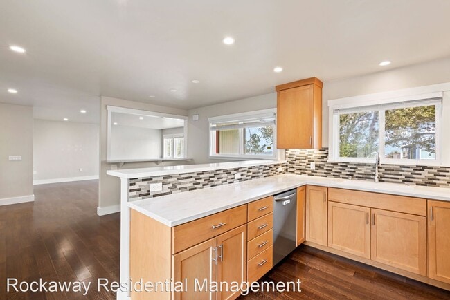 Building Photo - 3 br, 2 bath House - 261 CASTLETON WAY