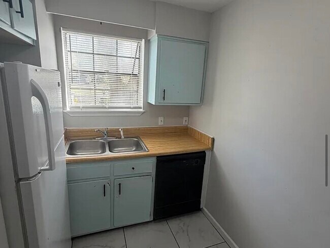 Foto del edificio - 3234 Nekoma Ln