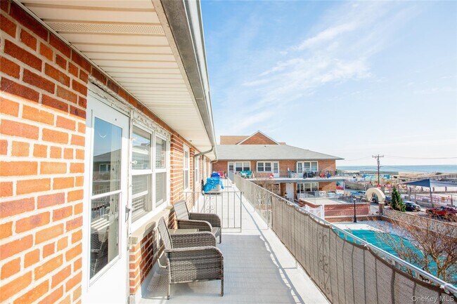 Foto del edificio - 765 Shore Rd