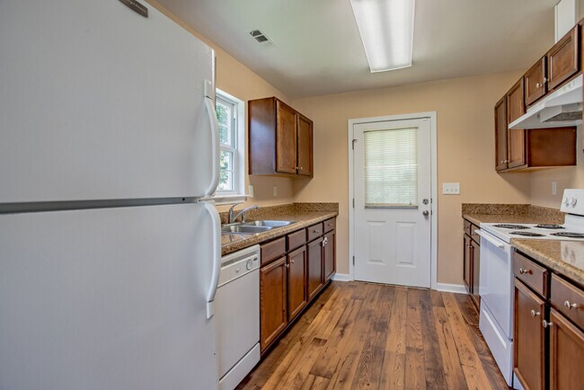 Foto del edificio - 3 Bedroom 2 Bathroom Home in Taylors!