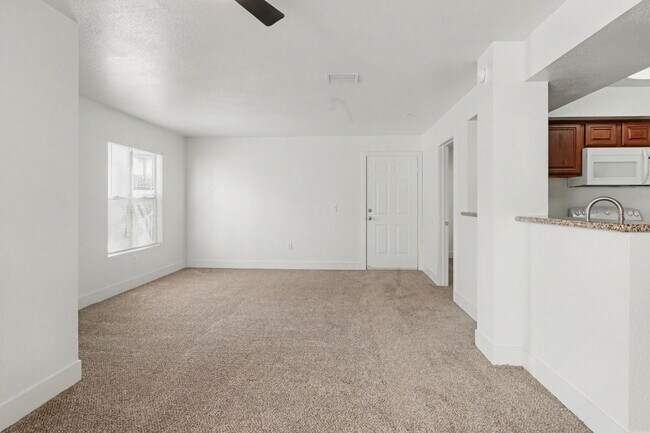 Foto del edificio - 6800 E Lake Mead Blvd