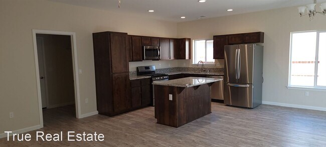 Building Photo - 3 br, 2 bath House - 2567 Verona Dr