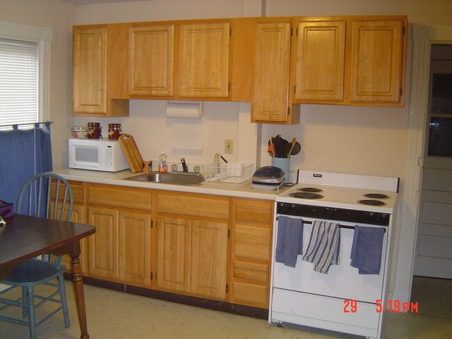 Building Photo - 172 S Branch St