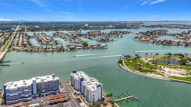 Building Photo - 450 Treasure Island Causeway