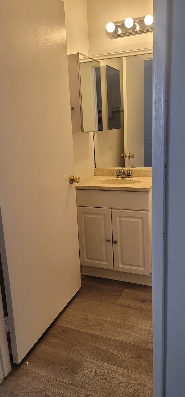 Foto del edificio - 3044 Leeward Ave