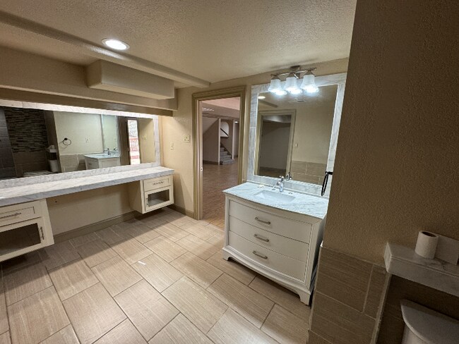 Foto del edificio - 1738 Hadbury Ln