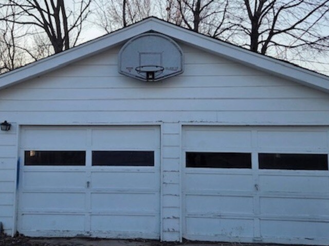 Building Photo - 2413 Eastline Dr