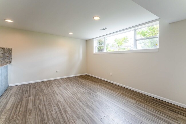 Building Photo - 1826 N 40th Ave