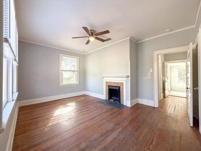 Building Photo - 206 5th St