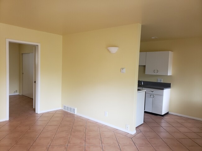 Building Photo - 903 E Laird Ave