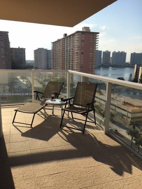 Foto del edificio - 230 174th St