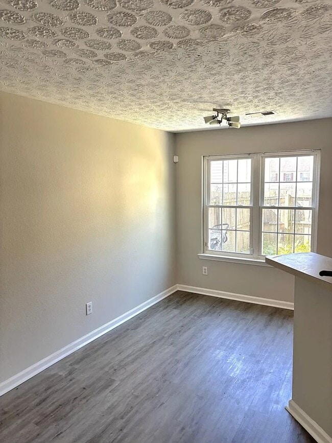 Building Photo - 3 Bed and 2 Bath Home in Atlanta!