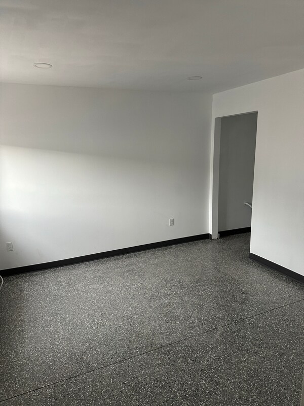 Foto del edificio - 11255 Quaal Rd