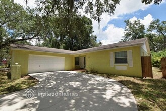 Building Photo - 2213 Boxwood Way