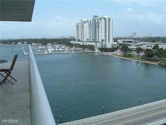 Foto del edificio - 2 br, 2 bath  - 10 Venetian Way # 10