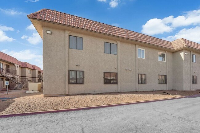 Building Photo - 4300 N Lamont St