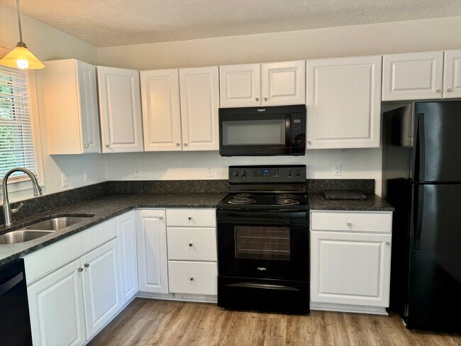 Cocina con granito - 4907 Sycamore Pl