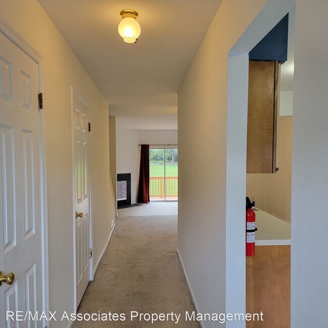 Building Photo - 2 br, 2.5 bath House - 121 Cobble Creek Curve