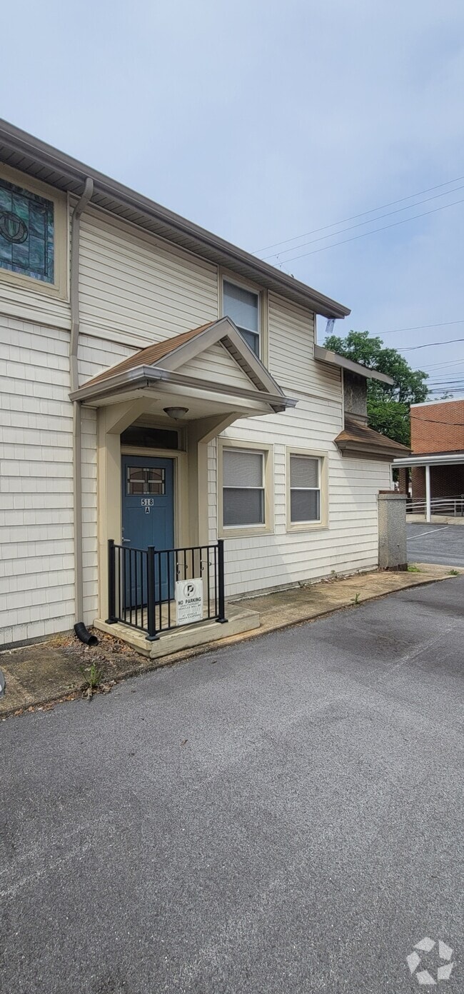 Building Photo - 518 Bridge St