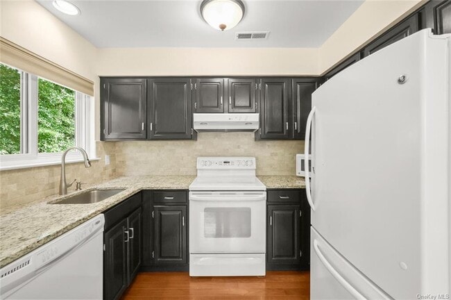 Building Photo - 148 Stonemeadow Dr