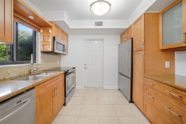 Foto del edificio - 801 NE 18th Ave